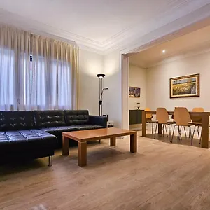  Apartment Classbedroom Park Gueell Spain